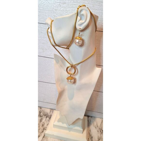 Anne Klein Vintage Faux Pearl Earrings and Pendant Necklace Gold Tone - Picture 2 of 11